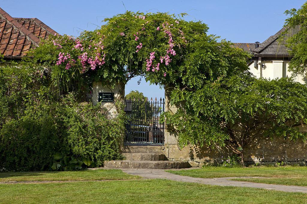 The Moonraker Hotel Bradford-On-Avon Buitenkant foto