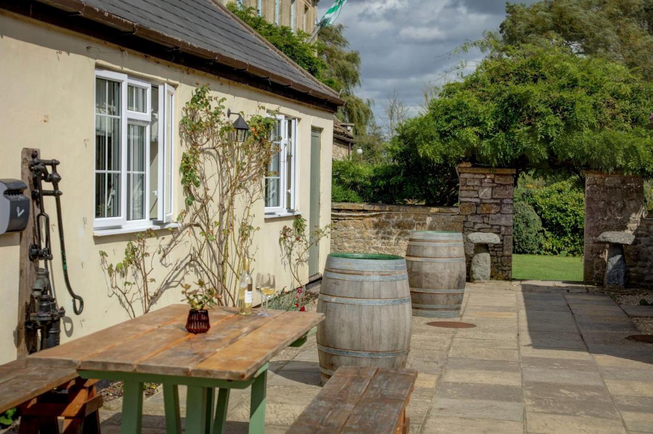 The Moonraker Hotel Bradford-On-Avon Buitenkant foto