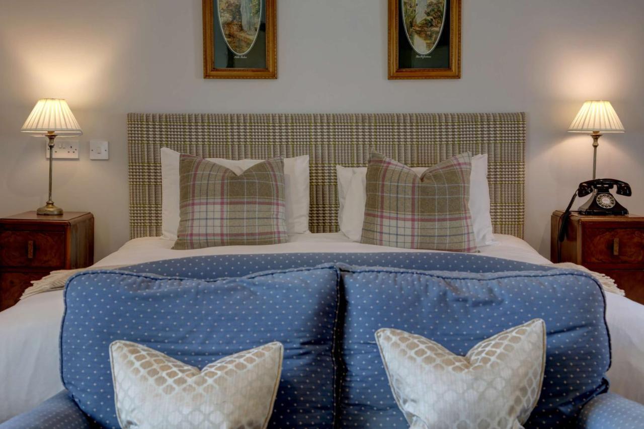 The Moonraker Hotel Bradford-On-Avon Buitenkant foto