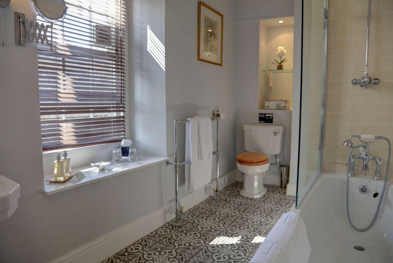 The Moonraker Hotel Bradford-On-Avon Buitenkant foto